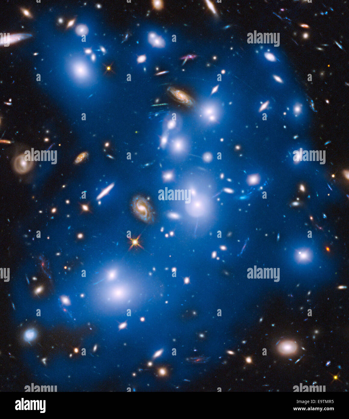 Hubble sieht "Ghost Light" von Toten Galaxien Stockfoto