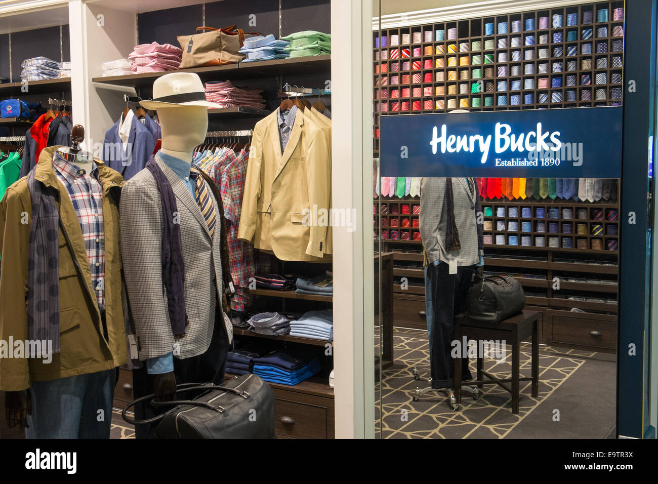 Henry Bucks Herrenbekleidung und Outfitters store Shop in Kingsford Smith Sydney Flughafen terminal 2, Australien Stockfoto