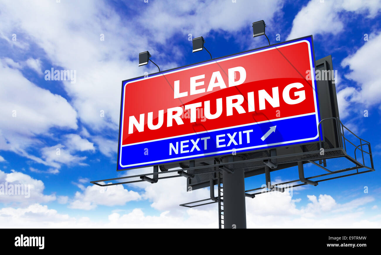 Lead Nurturing - rote Plakat auf Himmelshintergrund. Business-Konzept. Stockfoto