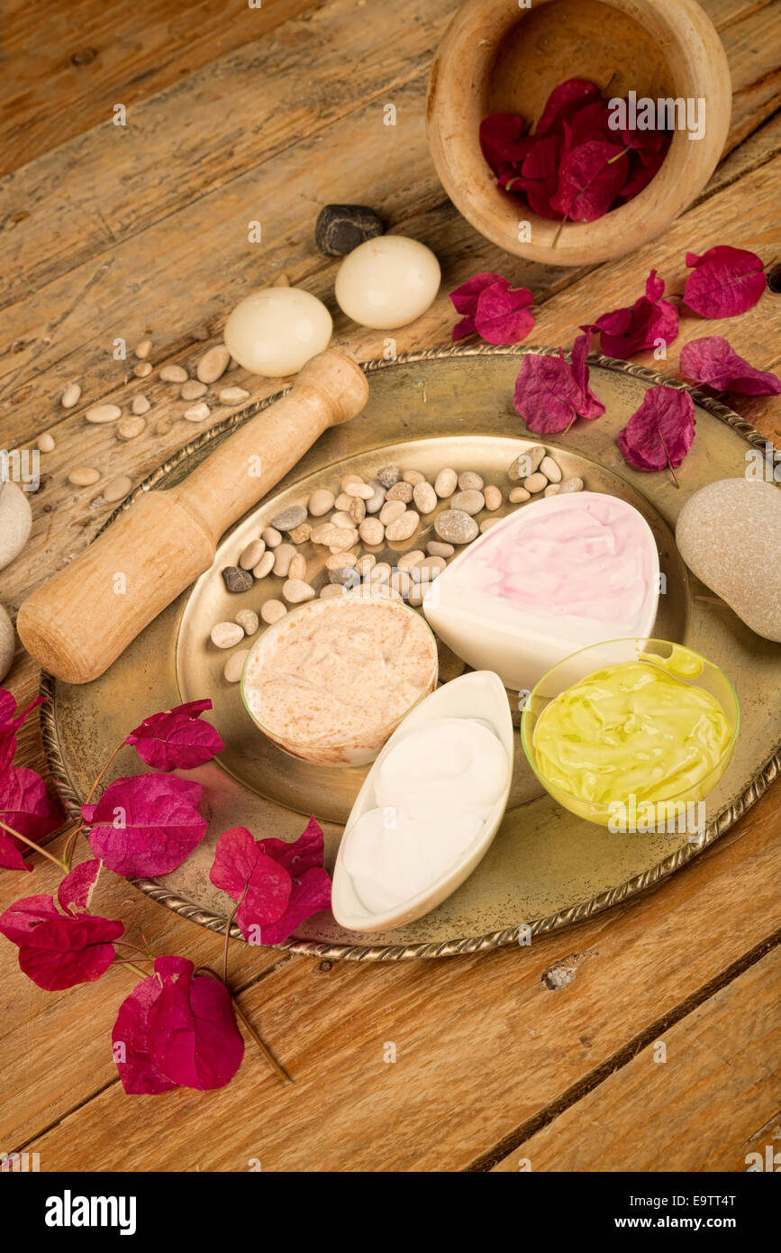 Sortiment des Gesichts Lotionen, Naturkosmetik Stockfoto