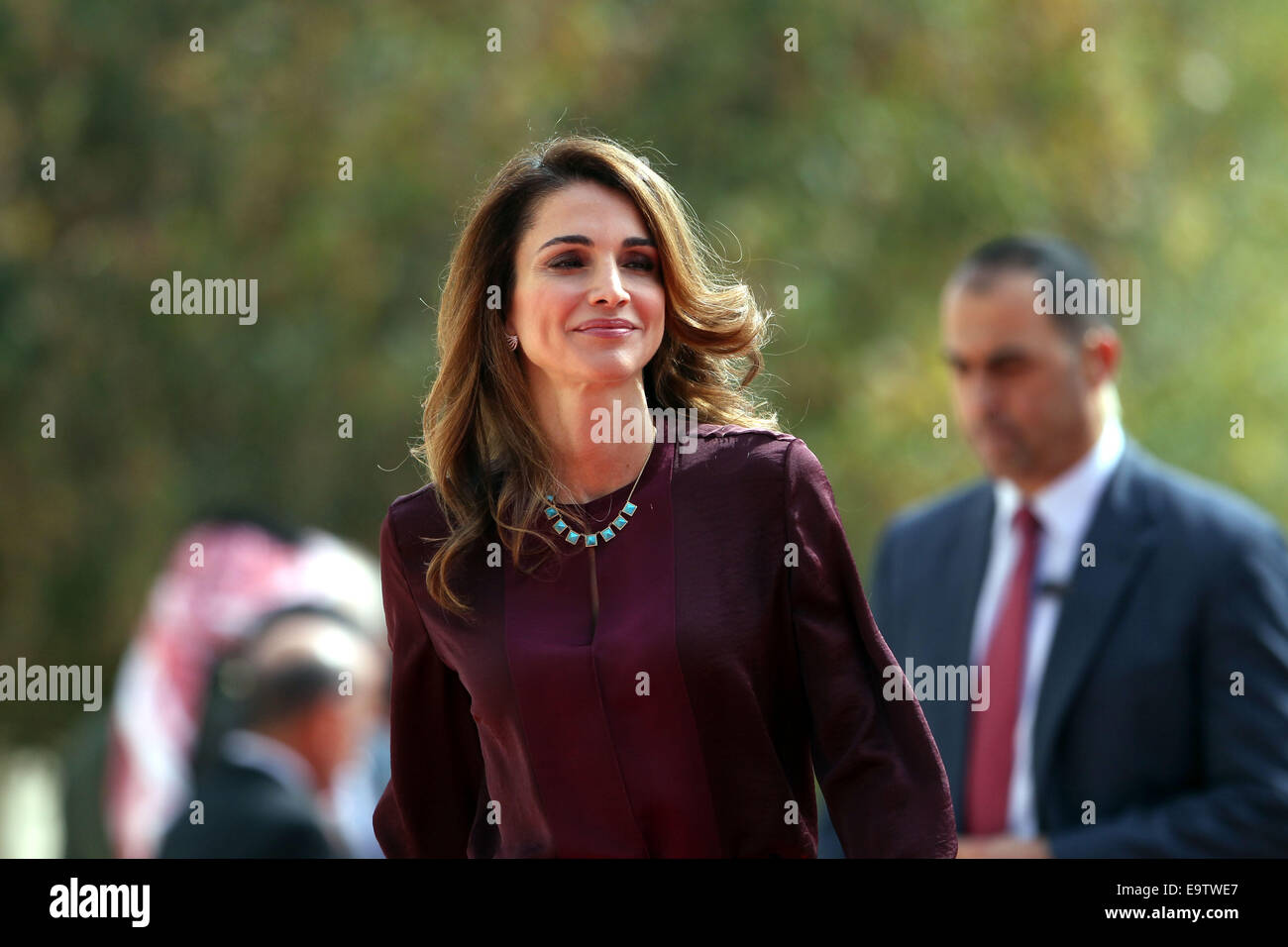 Amman, Jordanien. 2. November 2014. Jordanische Königin Rania kommt im Parlament anlässlich der zweiten ordentlichen Tagung in Amman, Jordanien, 2. November 2014. Bildnachweis: Xinhua/Alamy Live-Nachrichten Stockfoto