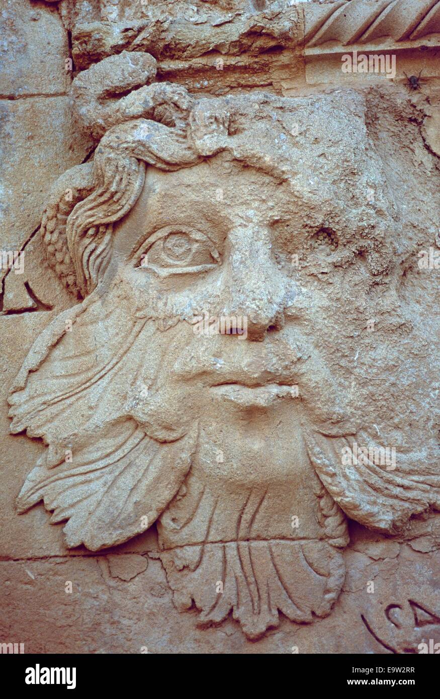 Büste des Architekten Sohnes des Yahbusi, an der alten 3. Jahrhundert v. Chr. im vorchristlichen Tempelanlage von Tatra in NW Irak, Anbar Prov Stockfoto