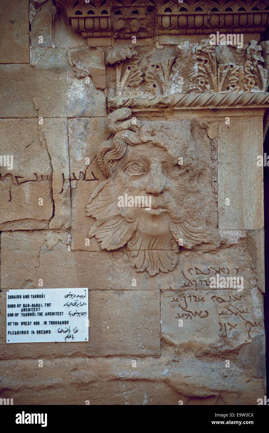 Büste des Architekten Sohnes des Yahbusi, an der alten 3. Jahrhundert v. Chr. im vorchristlichen Tempelanlage von Tatra in NW Irak, Anbar Prov Stockfoto