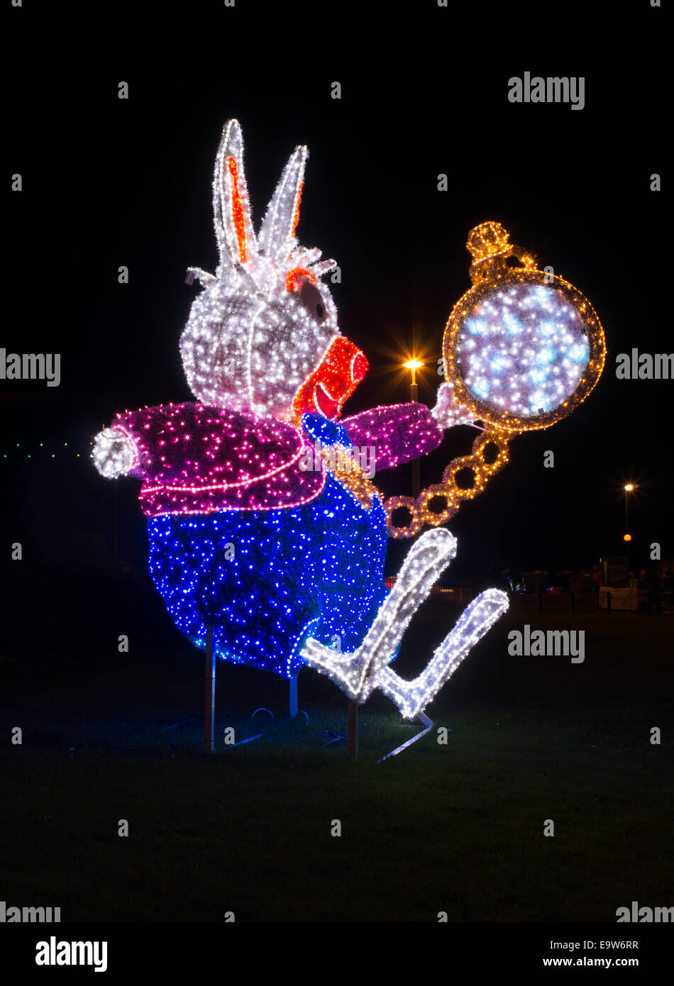 Sunderland UK, 2. November 2014, zog die letzte Nacht der Sunderland Illuminationen eine große Menge von Zuschauern zu Alice im Wunderland Thema Anzeige im Roker Park. (c) Washington Imaging/Alamy Live-Nachrichten Stockfoto