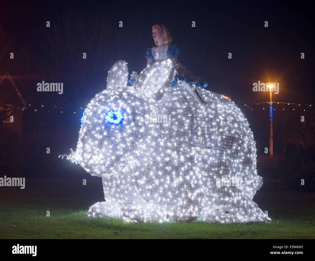 Sunderland UK, 2. November 2014, zog die letzte Nacht der Sunderland Illuminationen eine große Menge von Zuschauern zu Alice im Wunderland Thema Anzeige im Roker Park. (c) Washington Imaging/Alamy Live-Nachrichten Stockfoto