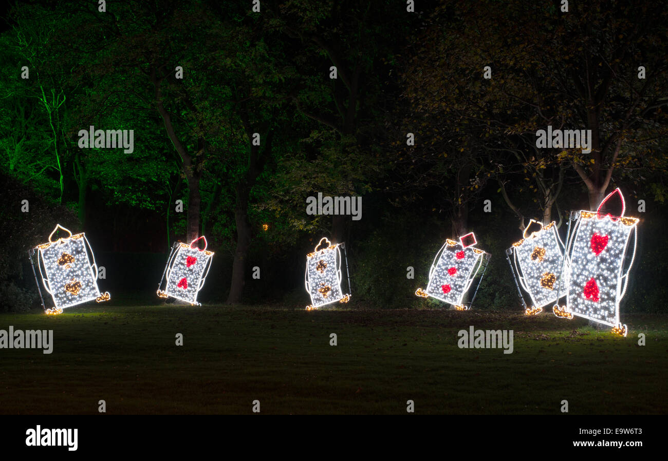 Sunderland UK, 2. November 2014, zog die letzte Nacht der Sunderland Illuminationen eine große Menge von Zuschauern zu Alice im Wunderland Thema Anzeige im Roker Park. (c) Washington Imaging/Alamy Live-Nachrichten Stockfoto
