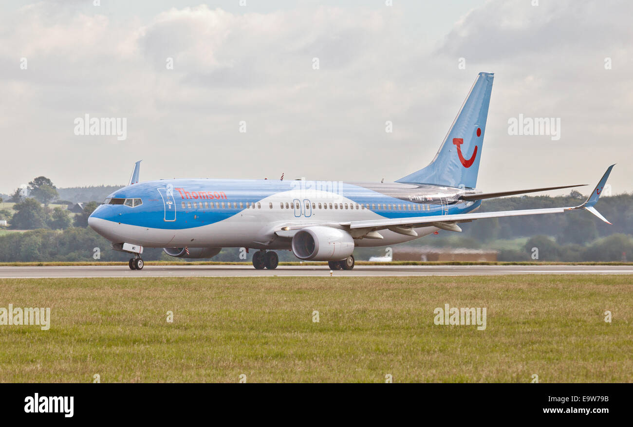 Thomson Airways Boeing 737 G-TAWD vom Flughafen London-Luton LTN Stockfoto