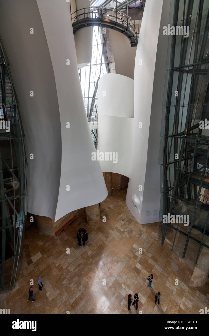 Innere der Guggenheim-Museum Bilbao von kanadisch-amerikanischen Architekten Frank Gehry entworfen, Stockfoto