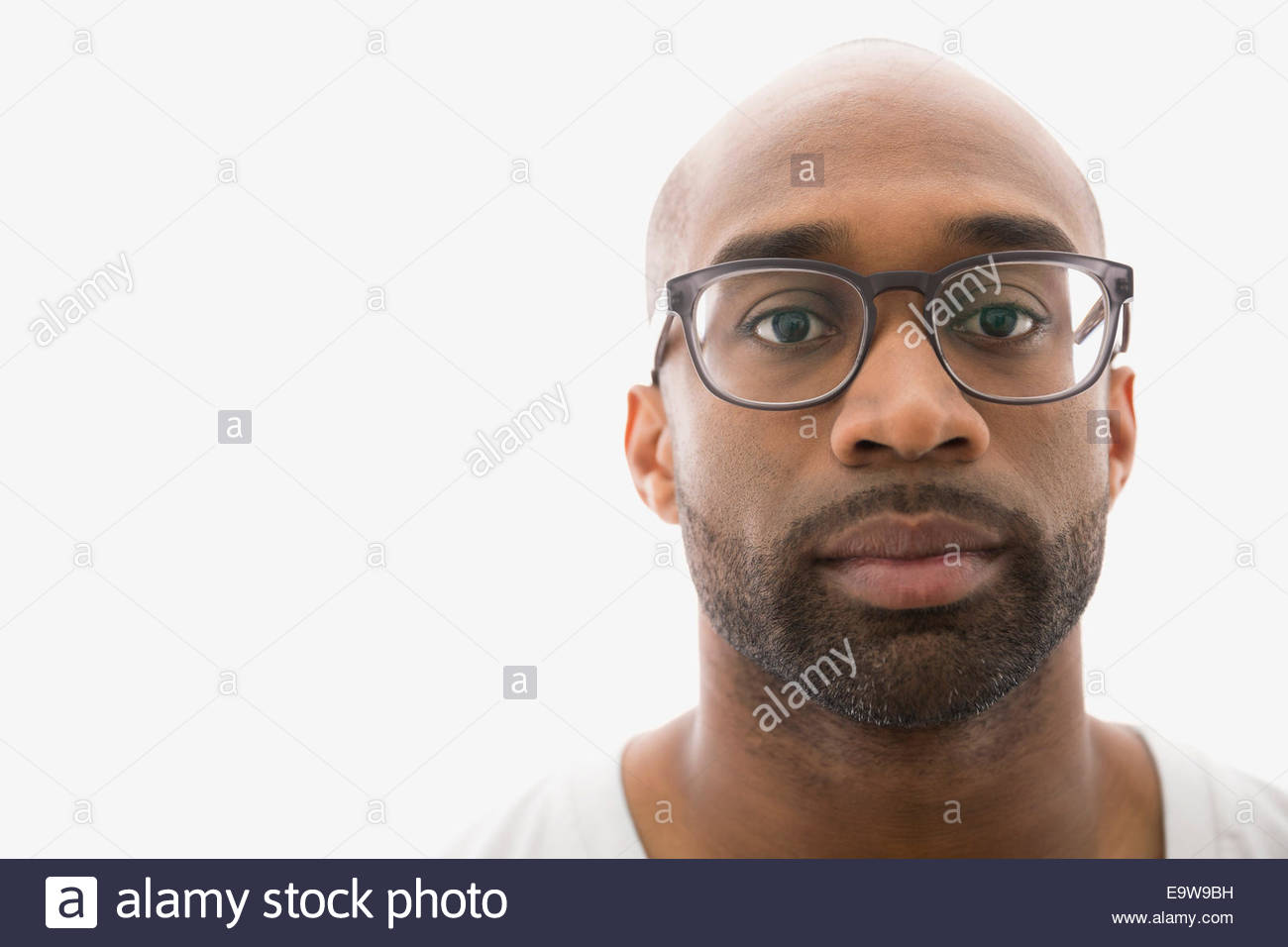 Porträt von ernsthaften Mann mit Brille und Bart Stockfoto