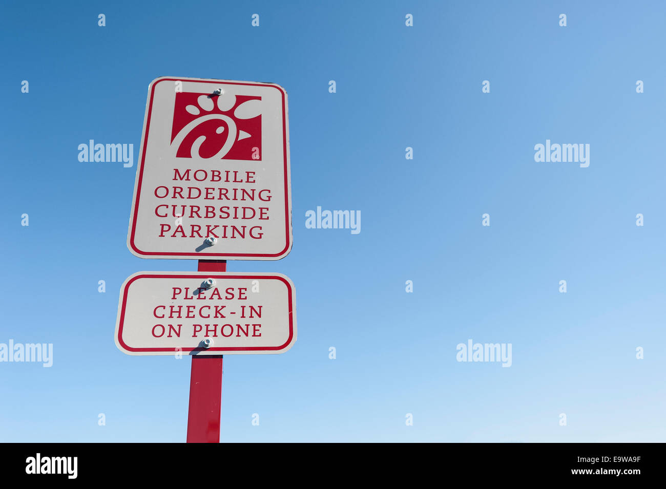 Mobile Bestellung Zeichen Chick-Fil-A am Straßenrand in Lady Lake, Florida USA Stockfoto