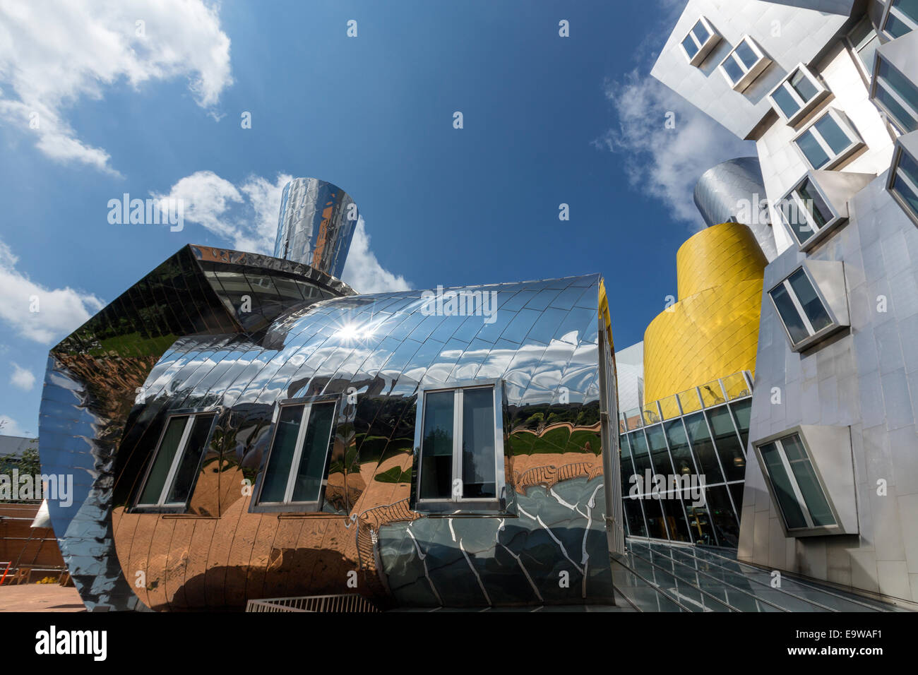 Ray und Maria Stata Center oder Gebäude 32, entworfen von Frank Gehry, Cambridge, Massachusetts. Stockfoto