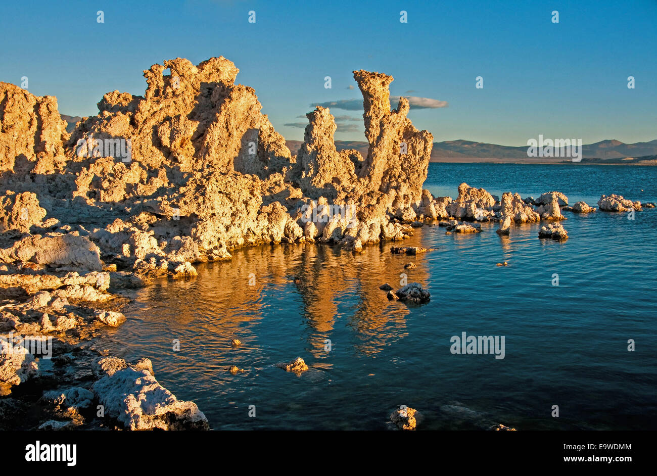 Mono Lake Tufa Turm Formationen in der Morgendämmerung, Lee Vining, California. Stockfoto