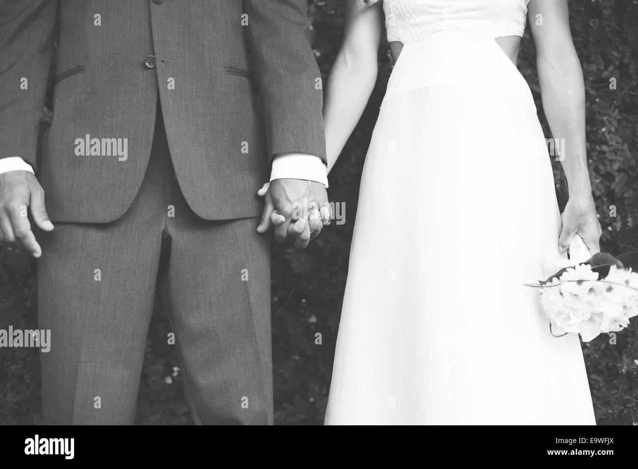 Hochzeit, schöne Braut und Bräutigam Hand in Hand Stockfoto