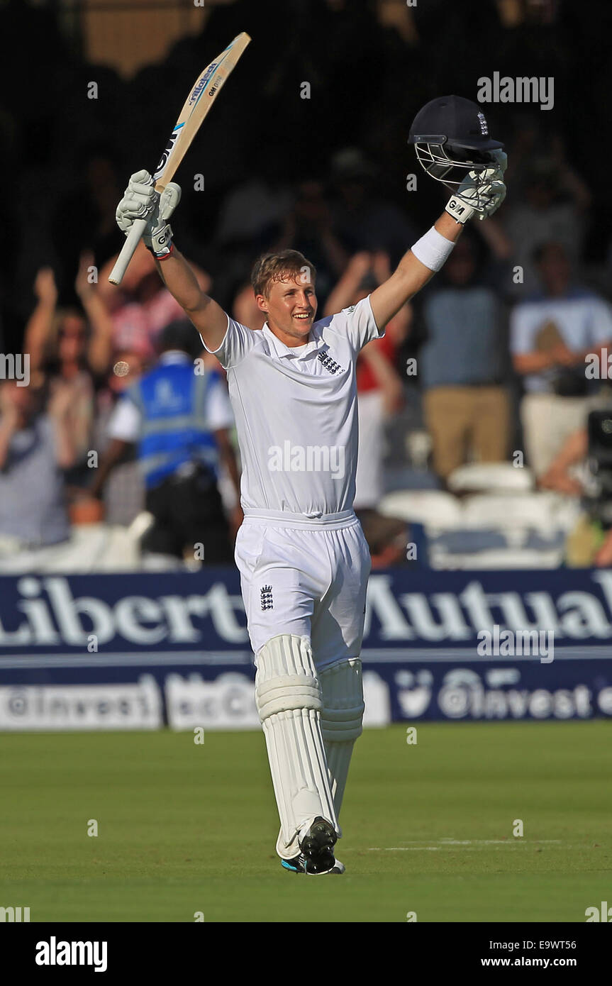 Cricket - feiert Joe Root von England erzielte seinen dritten Test Jahrhundert an des Herrn Stockfoto