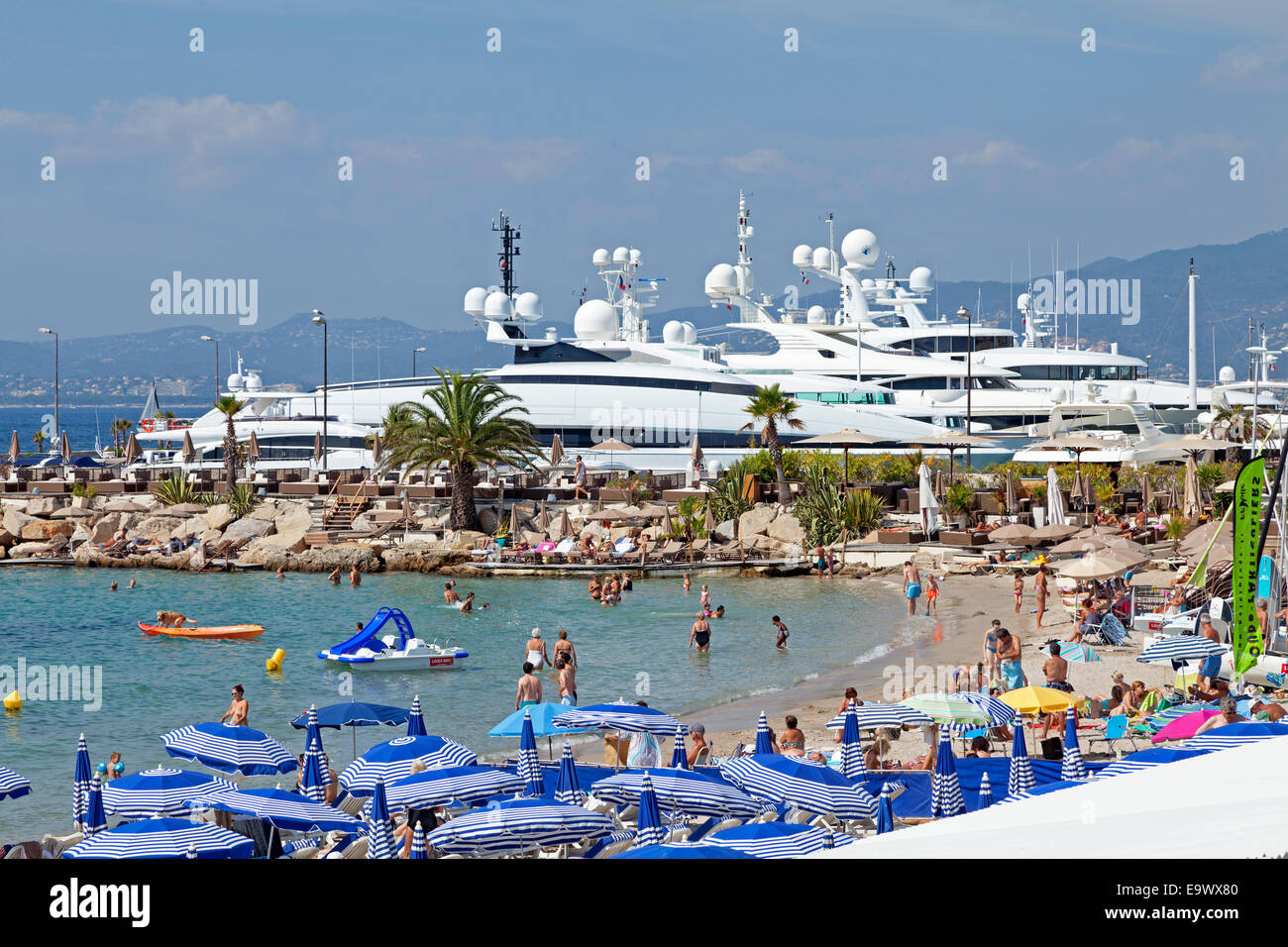 Strand und Yachthafen, Cannes, Cote ´ Azur, Frankreich Stockfoto