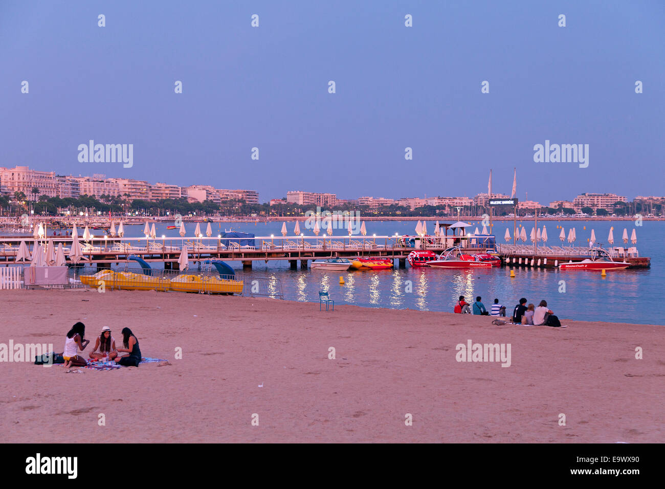 Abend am Strand, Cannes, ´ Cote Azur, Frankreich Stockfoto