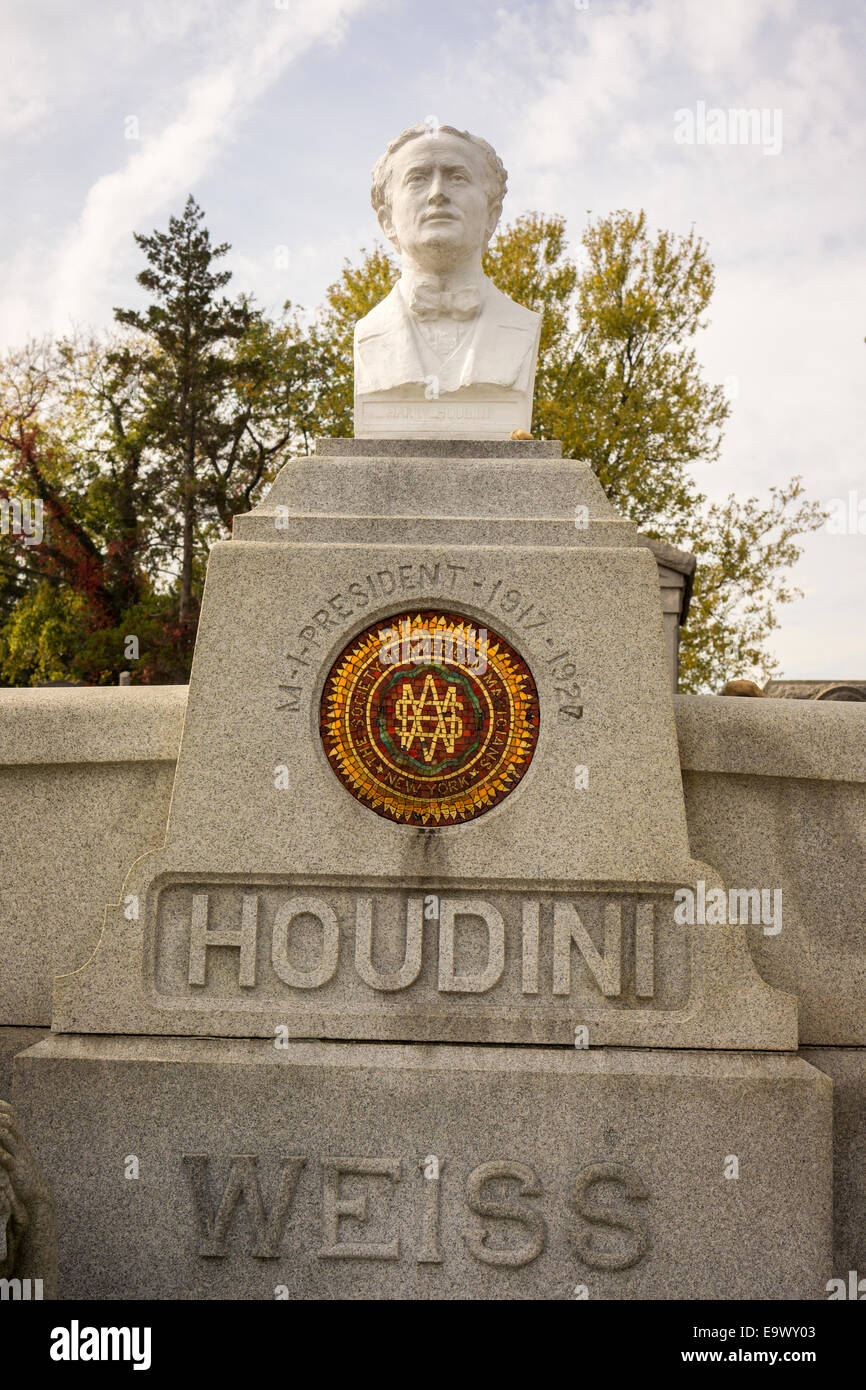 Die letzte Ruhe vor Ort von der berühmten Entfesselungskünstler und Magier Harry Houdini ist in Machpela Cemetery in Queens in New York gesehen. Stockfoto