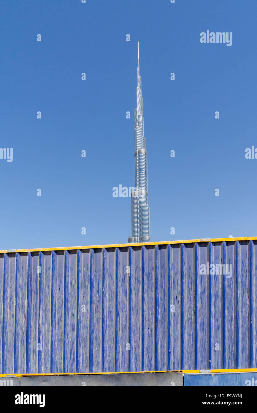 Burj Khalifa Turm hinter Schranke auf Baustelle in Dubai Vereinigte Arabische Emirate Stockfoto