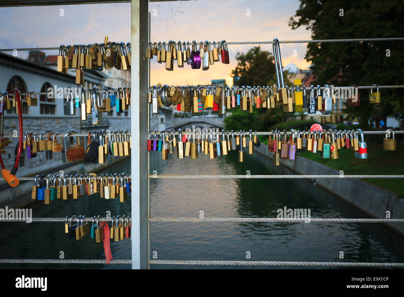Liebesschlösser auf der Brücke in Ljubljana, Slowenien Stockfoto