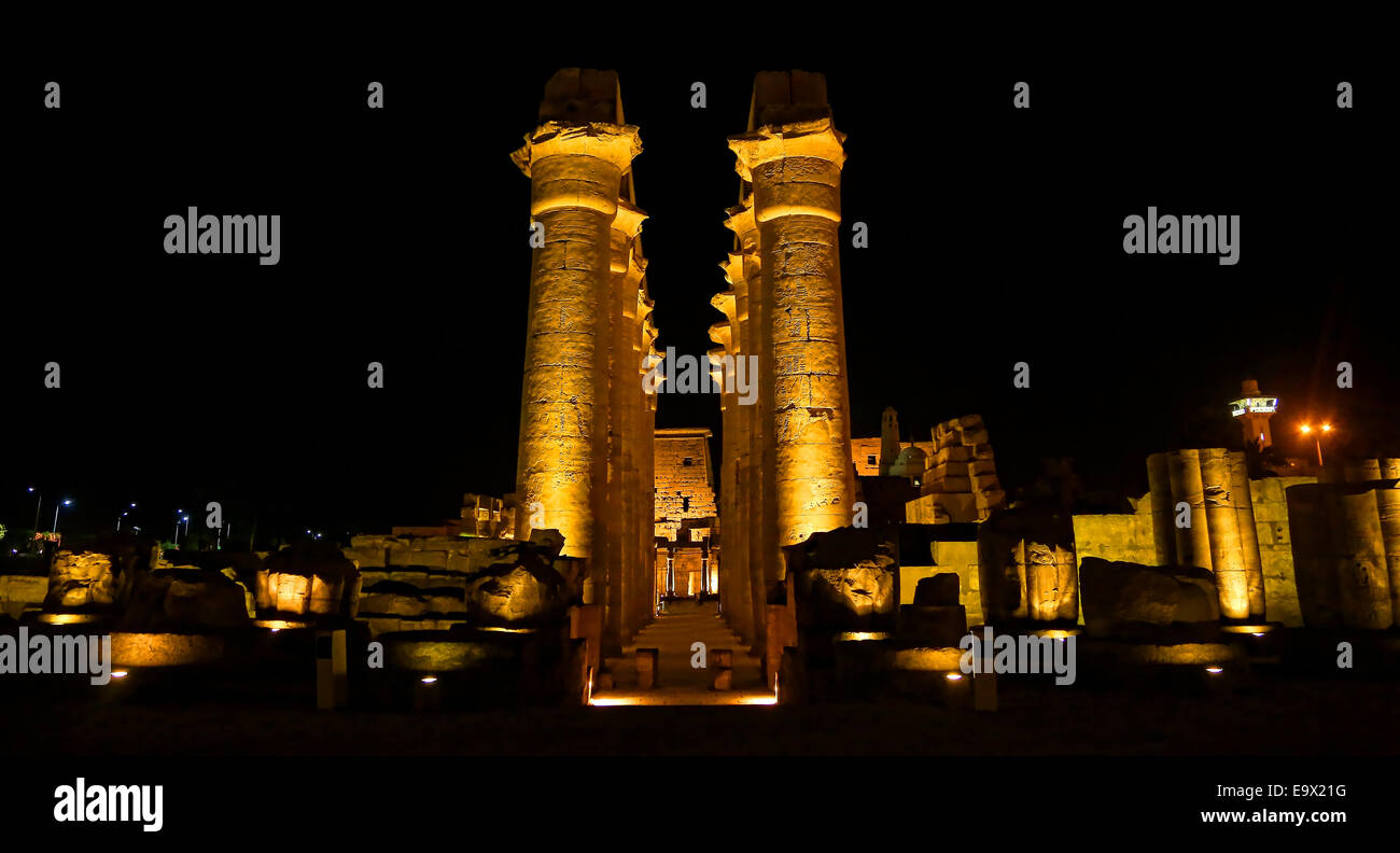 Kolonnade von Amenophis III des Luxor-Tempels - Luxor-Tempel. Stockfoto