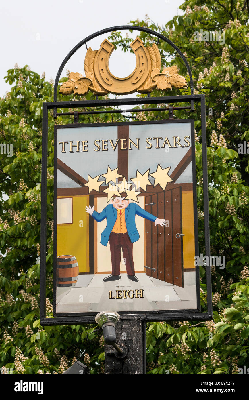 Das Seven Stars Pub Schild in Leigh in Surrey, Großbritannien Stockfoto