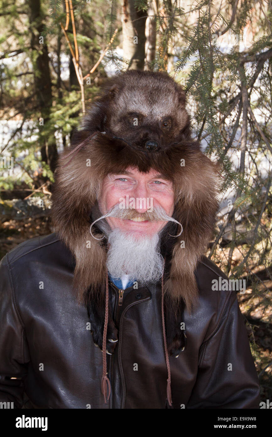 Alaska, Senior woman, Pelzmütze, Wolverine Stockfoto