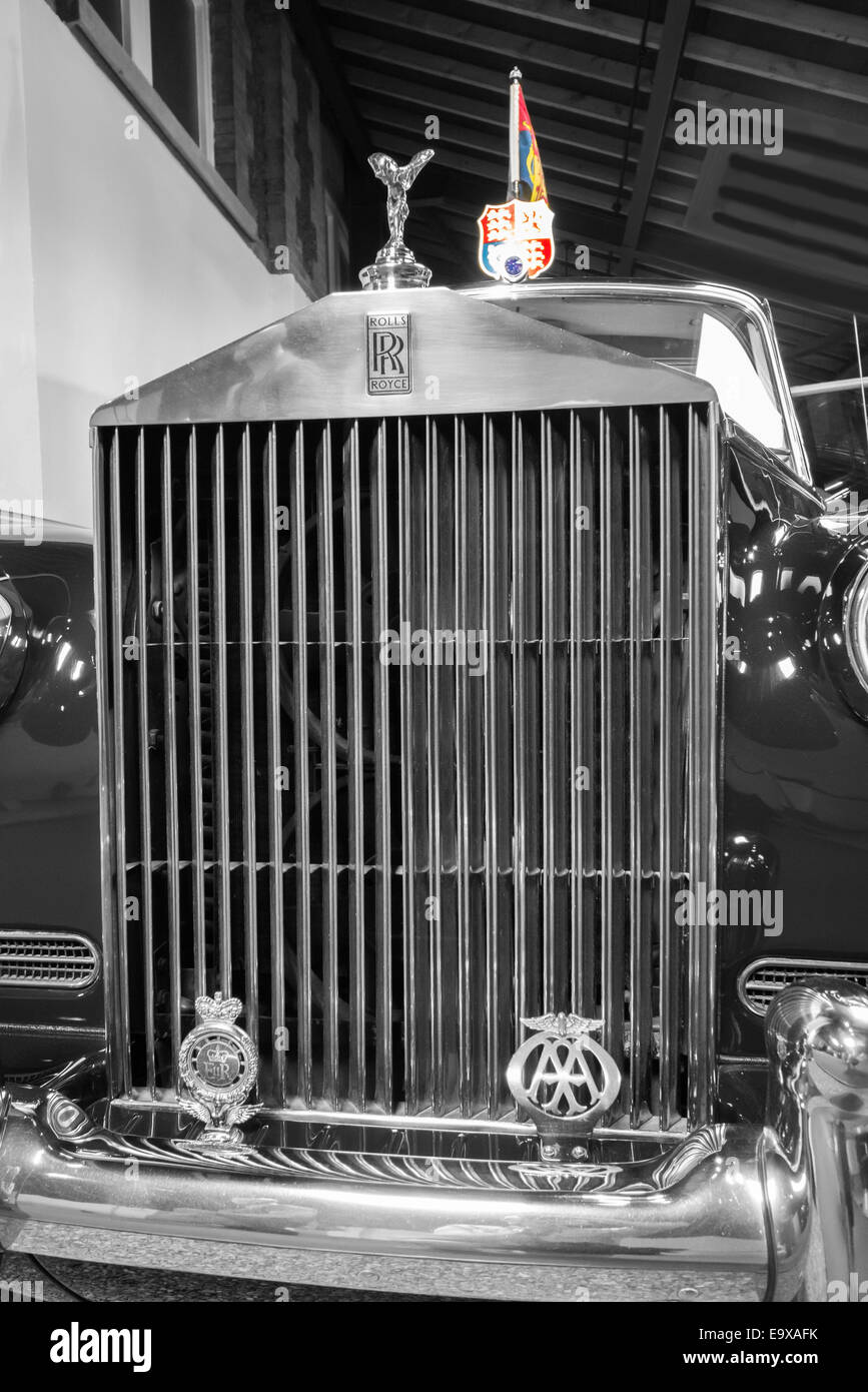 Rolls-Royce Kühler auf einem Phantom-5, das Auto von der Königin von  England für offizielle Anlässe von 1961 bis 2002 verwendet Stockfotografie  - Alamy