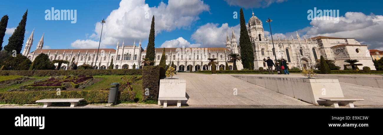 Horizontale (2 Bild Heftung) Panorama des Hieronymus-Kloster in Belem, Lissabon Stockfoto