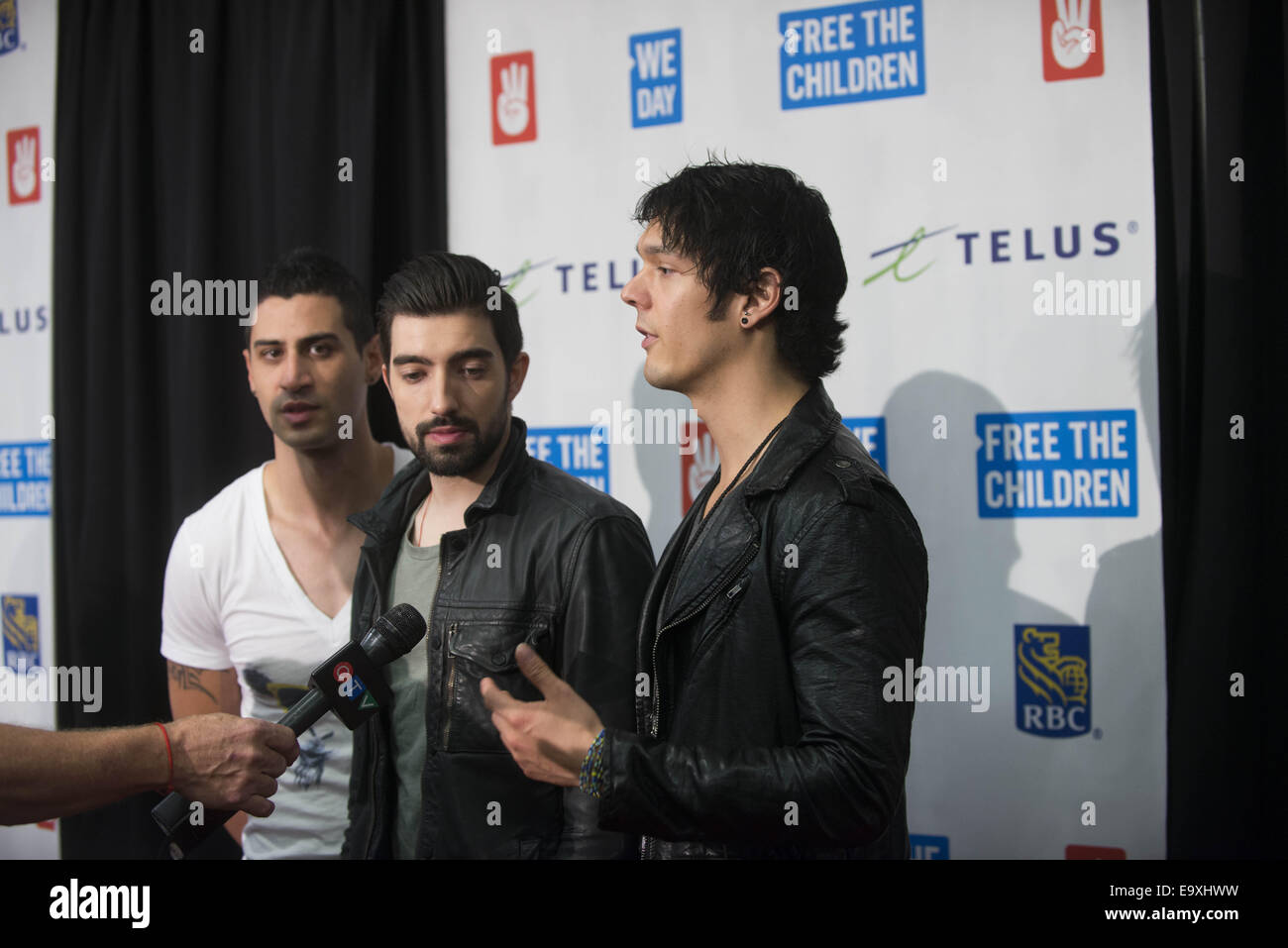 Calgary, Alberta, Kanada. 3. November 2014. Chart-topping, Juno nominierten kanadischen Pop-Rock-Band NEVERREST hat einen Auftritt auf dem roten Teppich für wir Tag 2014, Bild (L, R) Credit: Baden Roth/ZUMA Draht/Alamy Live News Stockfoto