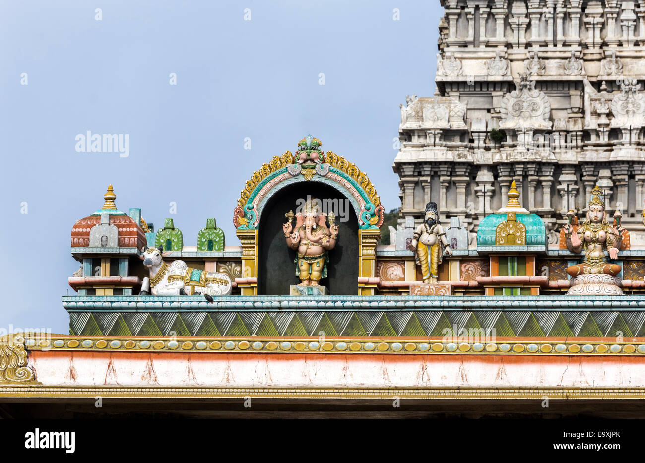 Ganesha Statue auf herrlichen überdachten Gehweg in Thiruvannamalai Tempel. Stockfoto