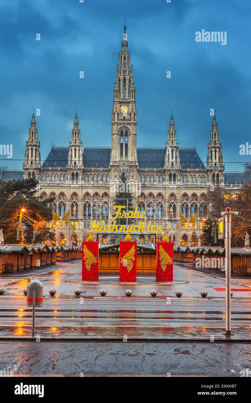 Rathaus und Weihnachten Markt in Wien Stockfoto