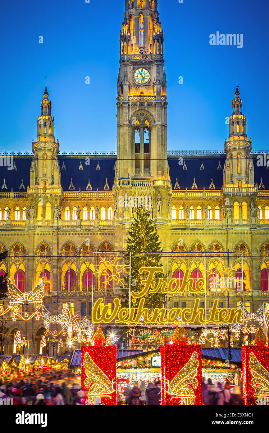 Rathaus und Weihnachten Markt in Wien Stockfoto