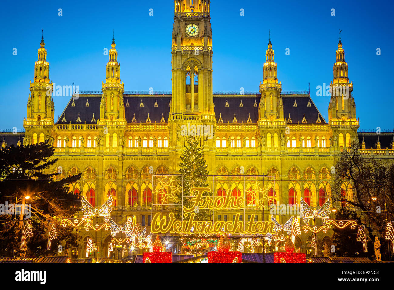 Rathaus und Weihnachten Markt in Wien Stockfoto