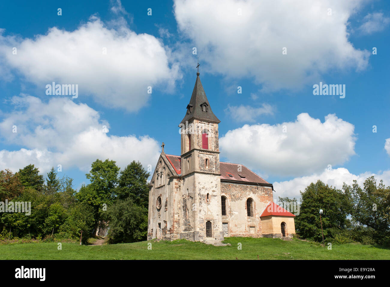 Verfallene Kirche am Švamberk Burg, Švamberk oder Schwanberg, Gemeinde Kokašice, Plzeňský Kraj, Pilsen Stockfoto