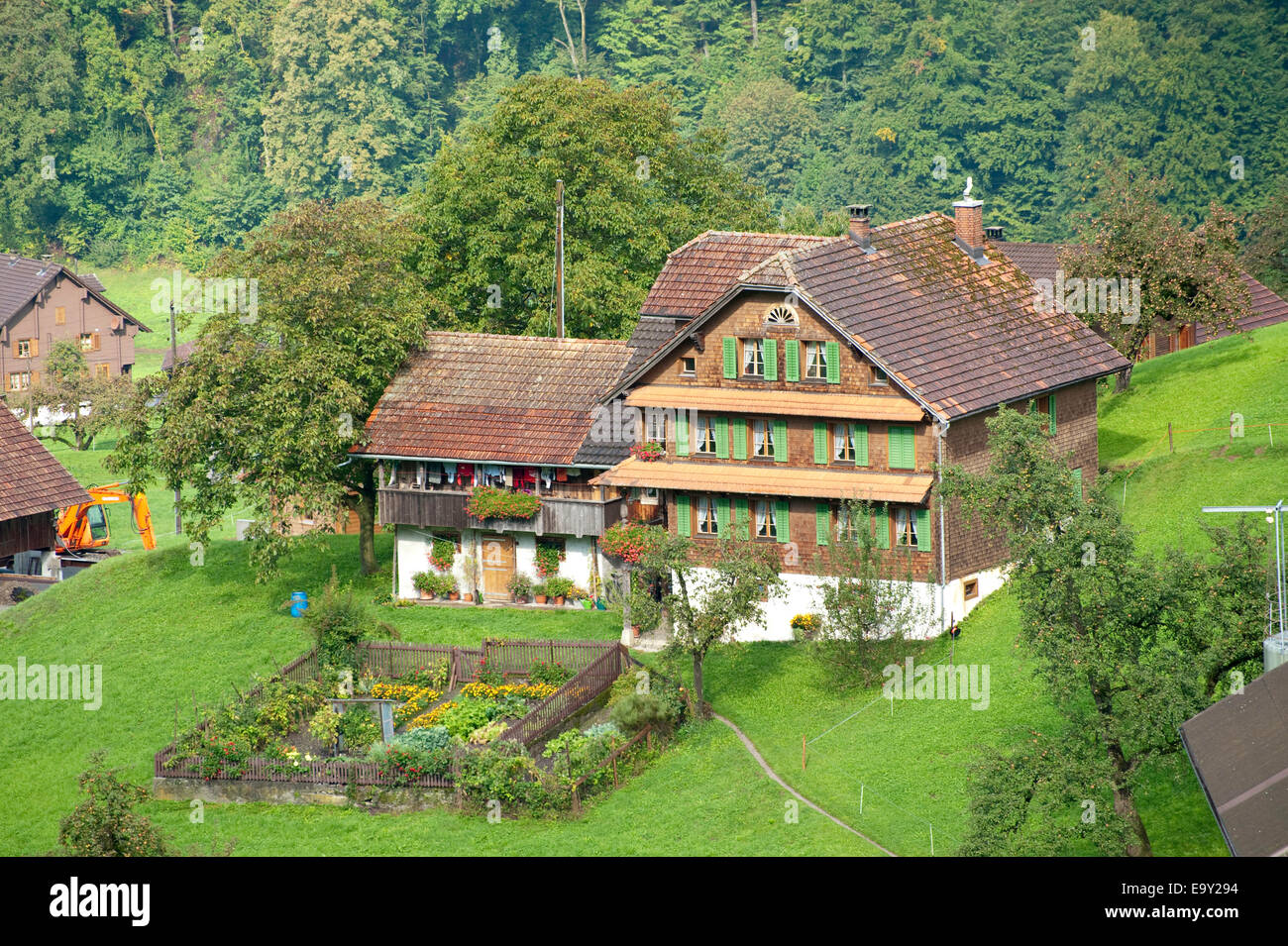Typische ländliche Architektur, Haus in einem Tal in der Nähe von Kerns, Kanton Obwalden, Schweiz Stockfoto