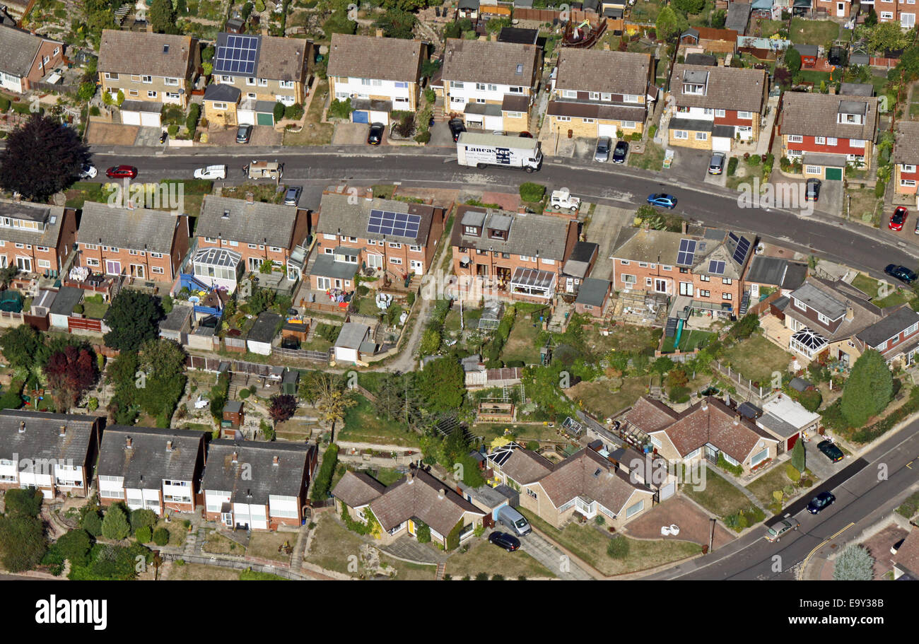 Luftaufnahme von typischen Häusern auf einer Wohnsiedlung im Vereinigten Königreich Stockfoto