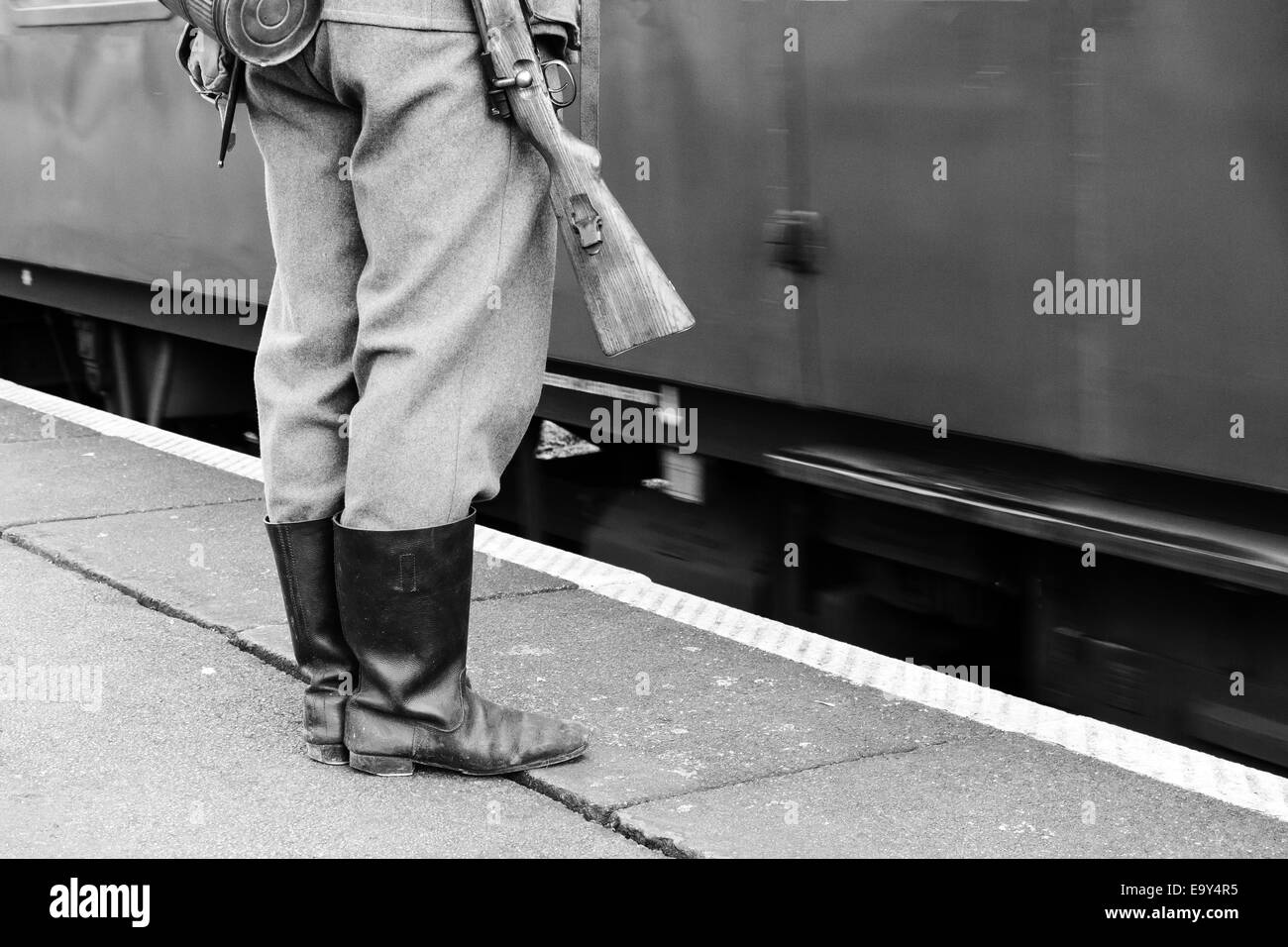 1940er Jahren während des Krieges am Wochenende auf der Great Central Railway Stockfoto