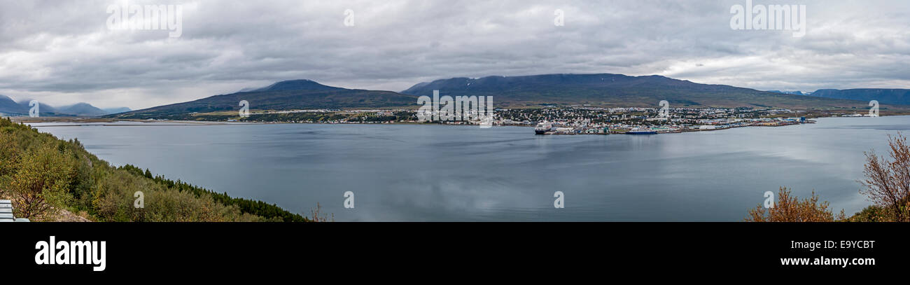 Panorama-Landschaft der Stadt Akureyri in Island Stockfoto