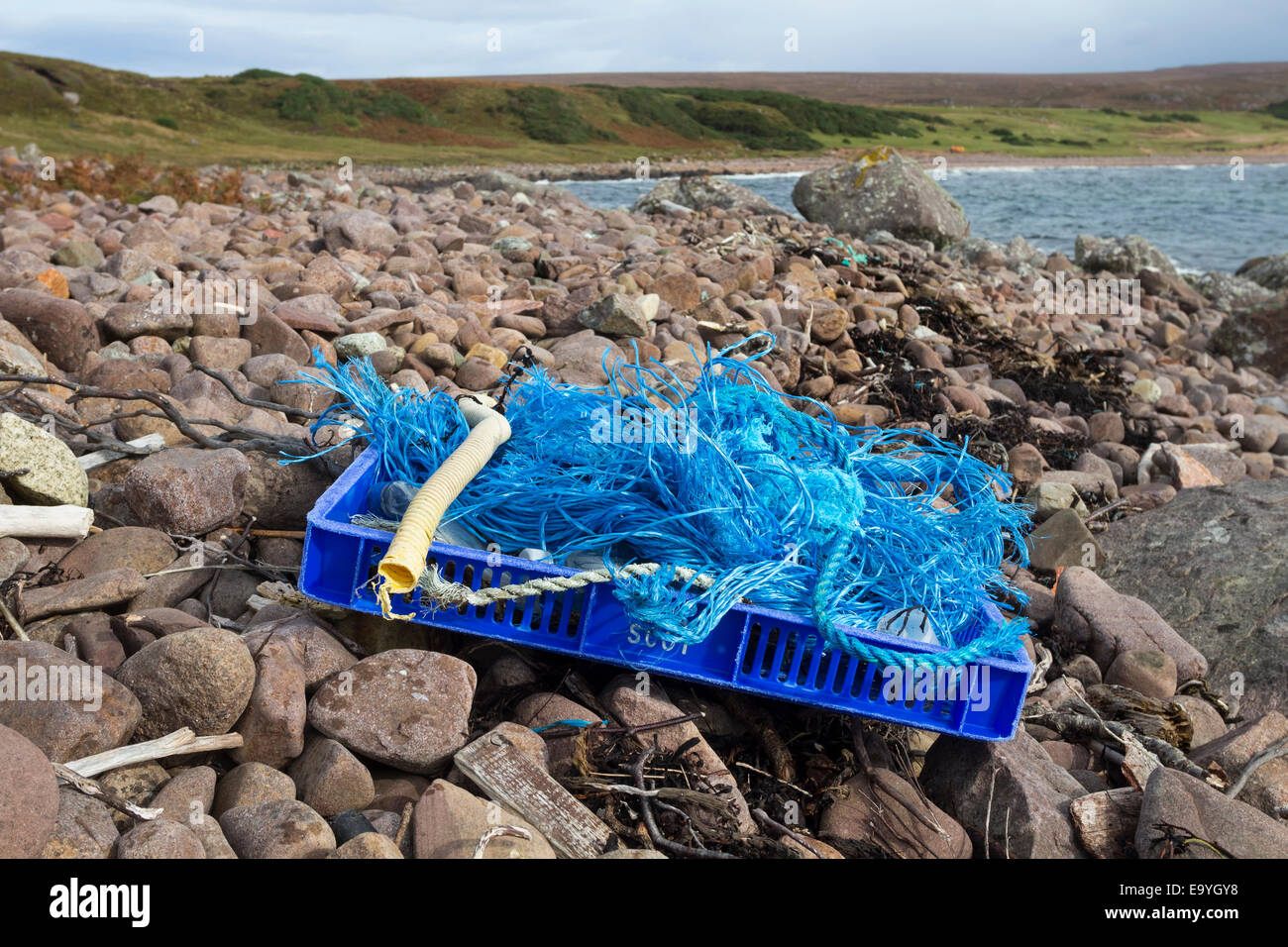 Plastik Müll angespült am Ufer hat wurden gesammelt zusammen für die Entfernung vom Strand am roten Punkt Schottland Stockfoto