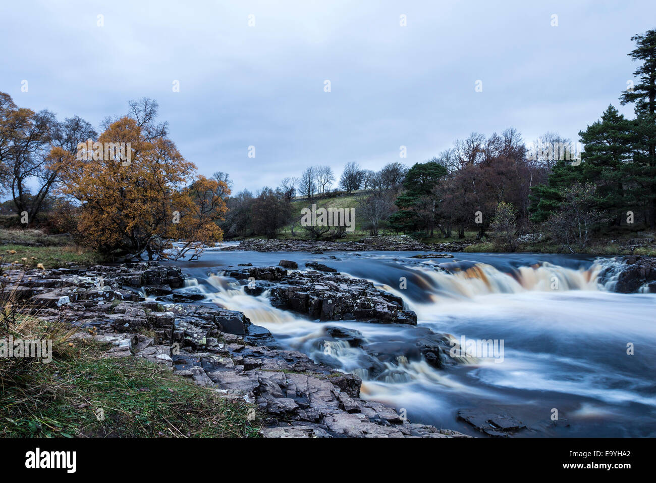 Des Flusses Tees in der Nacht, niedrige Kraft, Bowlees, Teesdale County Durham UK Stockfoto