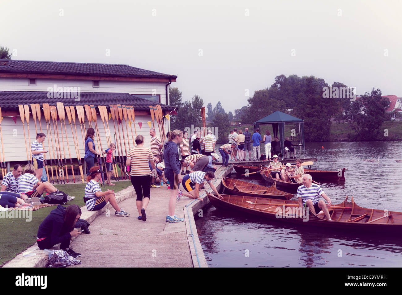 Rudern Skiff Wettbewerb Clubtreffen auf der Themse Instagram-Effekt Stockfoto