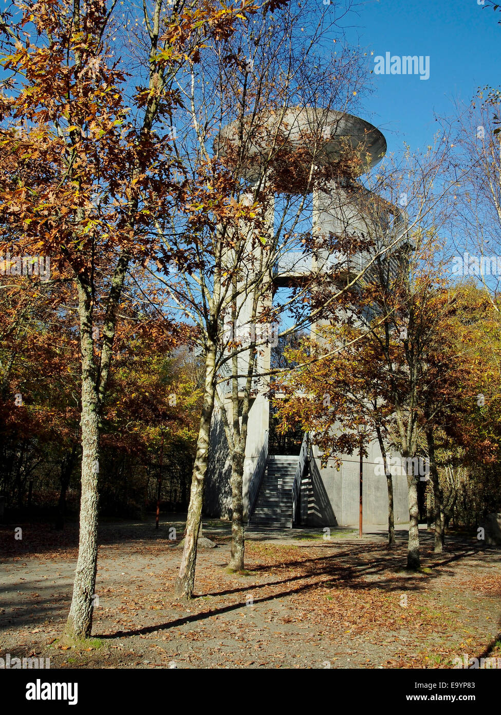 Belvedère des Avaloirs konstruktive de 1994 Offre Une Vue Panoramique Sur 360° au Visiteur Dans le Mont des Avaloirs de Normandie. Stockfoto