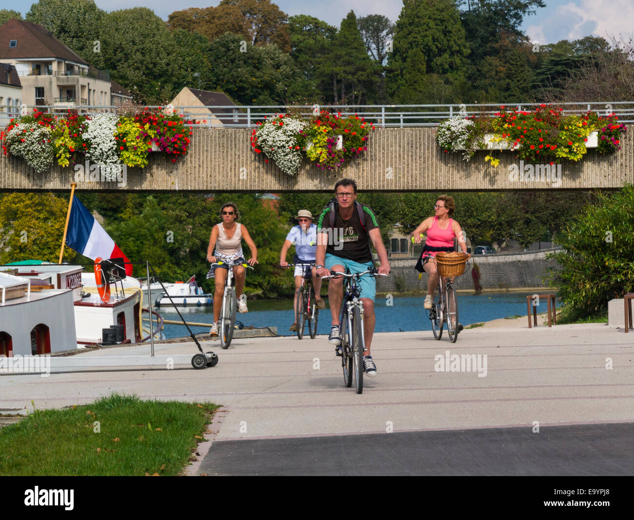 Gruppe Radfahrer Radsport Leinpfad Rhein - Rhone Kanal Dole Franche-Compte Frankreich EU Stockfoto