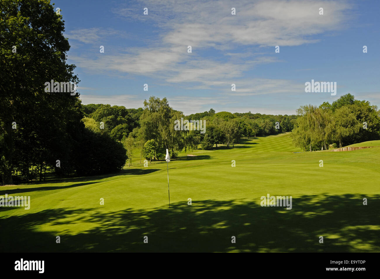 Blick zurück über 13. Grün zu Fairway East Course Sundridge Park Golf Club Bromley Kent England Stockfoto