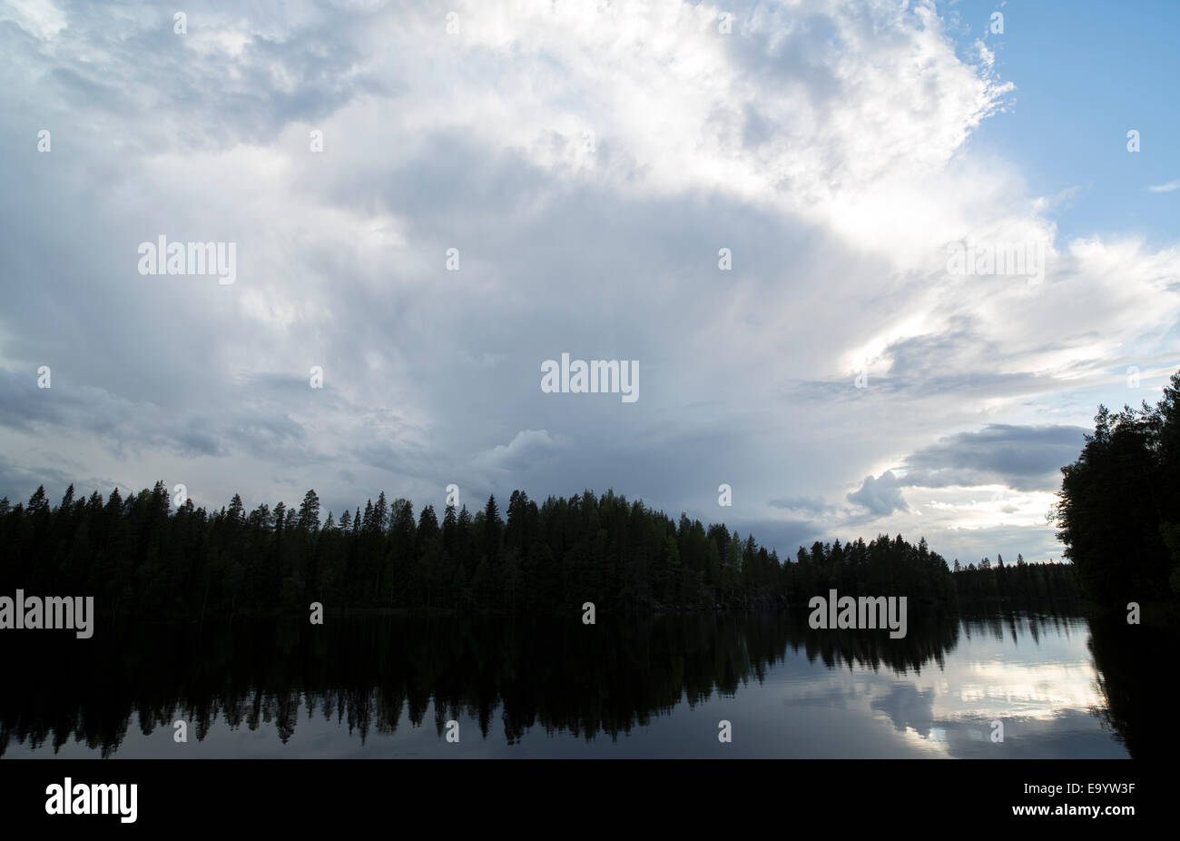 Gewitterwolken steigen, Finnland Stockfoto