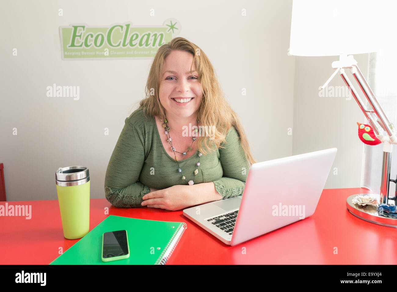 Kleinunternehmer grün, Reinigungsunternehmung Stockfoto