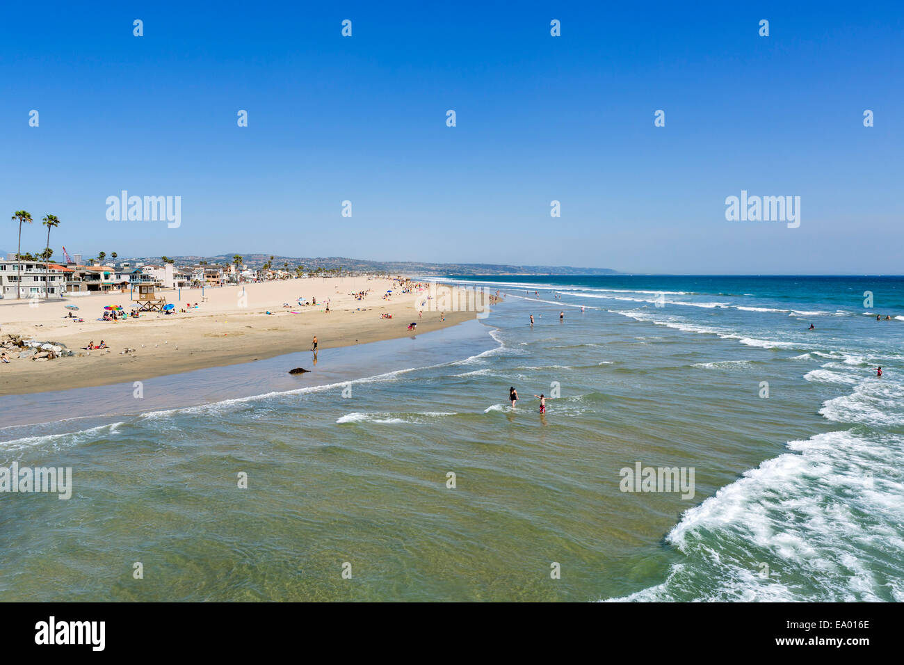 Der Strand von der Pier, Balboa Peninsula, Newport Beach, Orange County, Kalifornien, USA Stockfoto