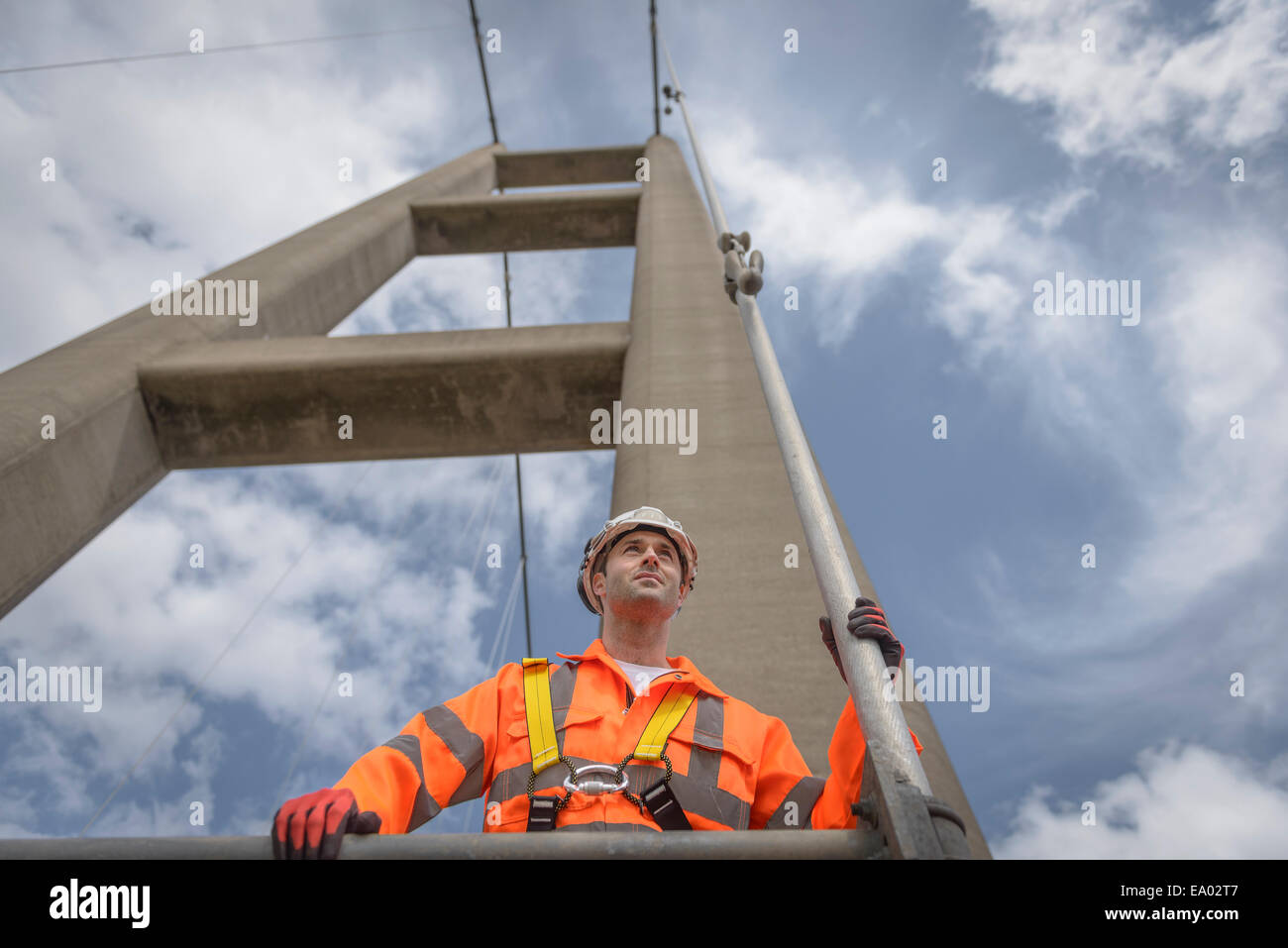 Porträt des Arbeitnehmers auf Hängebrücke Humber Bridge UK wurde im Jahr 1981 erbaut. Stockfoto