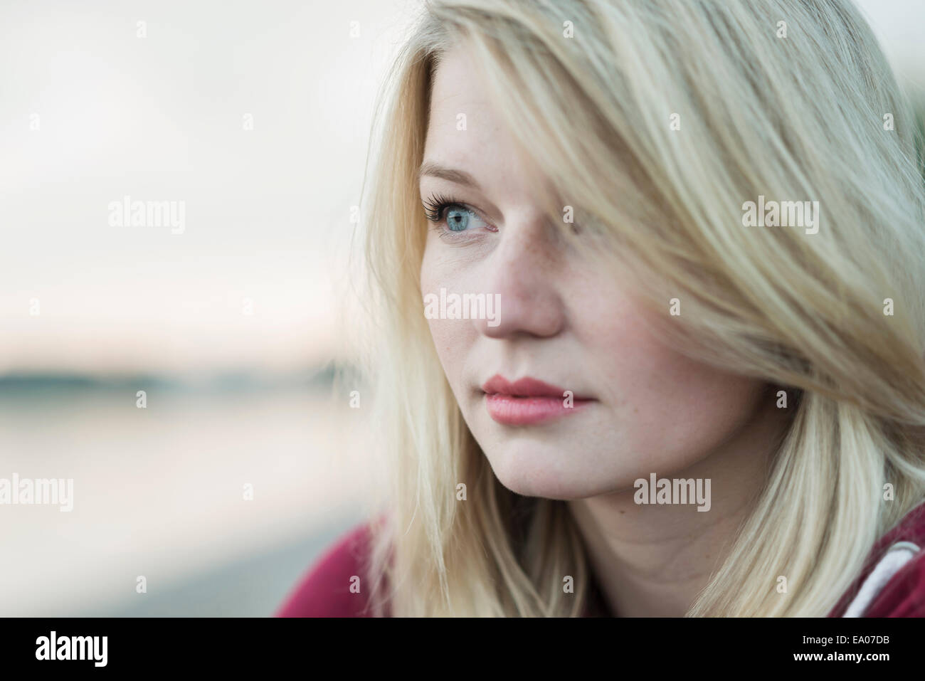 Junge Frau mit blonden Haaren, Porträt Stockfoto