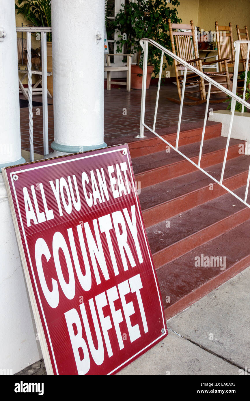 Indiantown Florida, Seminole Country Inn, Mission Revival, Hotel, Vorderseite, Eingang, Schild, all you can eat Buffet Stil, Restaurant Restaurants Essen Essen Essen Café Stockfoto